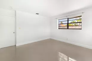 477 NE 35th St, Boca Raton, FL 33431 - Photo 4