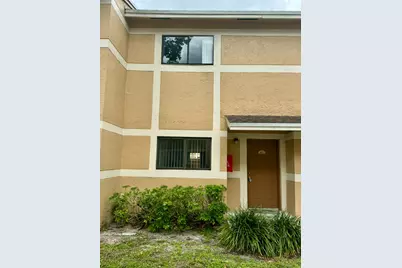9473 Palm Circle N, Pembroke Pines, FL 33025 - Photo 1