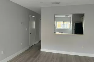 9473 Palm Cir N, Pembroke Pines, FL 33025 - Photo 10