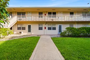 142 Norwich F, West Palm Beach, FL 33417 - Photo 2