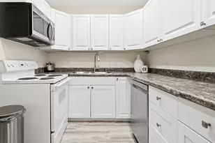 142 Norwich F, West Palm Beach, FL 33417 - Photo 18