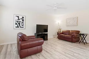 142 Norwich F, West Palm Beach, FL 33417 - Photo 24