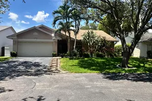 9825 NW 54th Pl, Coral Springs, FL 33076 - Photo 2