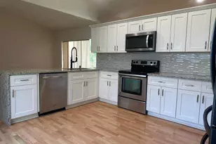 9825 NW 54th Pl, Coral Springs, FL 33076 - Photo 4
