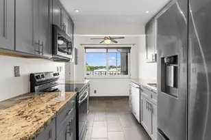8105 NW 61st St, Tamarac, FL 33321 - Photo 6