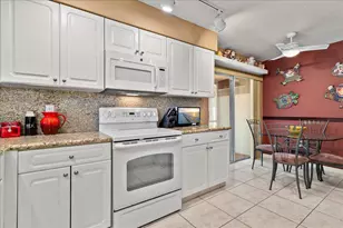 9927 Seacrest Cir, Boynton Beach, FL 33437 - Photo 2