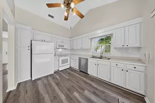 119 Adobe Cir, Jupiter, FL 33458 - Photo 10