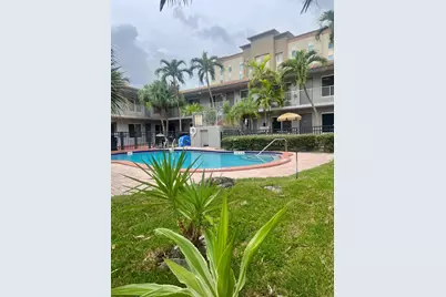 915 SE 22nd Avenue, Pompano Beach, FL 33062 - Photo 1