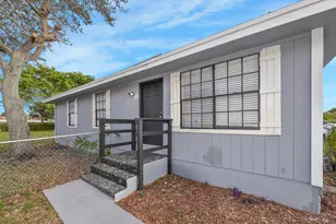 237 SW 11th Ave, Delray Beach, FL 33444 - Photo 2