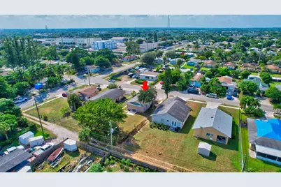 237 SW 11th Avenue, Delray Beach, FL 33444 - Photo 2