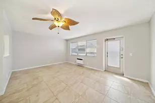 114 Northampton F, West Palm Beach, FL 33417 - Photo 2