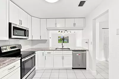 10 Seneca Court, Royal Palm Beach, FL 33411 - Photo 2