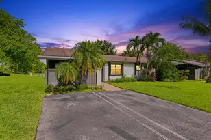 10 Seneca Ct, Royal Palm Beach, FL 33411 - Photo 32