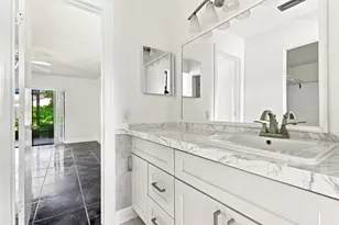 10 Seneca Ct, Royal Palm Beach, FL 33411 - Photo 26