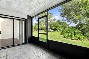 10 Seneca Ct, Royal Palm Beach, FL 33411 - Photo 18