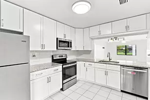 10 Seneca Ct, Royal Palm Beach, FL 33411 - Photo 8