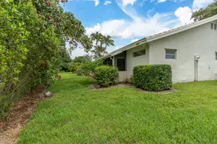 5557 N Cameo Dr N, Boca Raton, FL 33433 - Photo 28