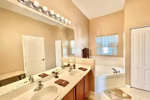 137 Canterbury Pl, Royal Palm Beach, FL 33414 - Photo 22