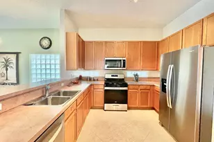 137 Canterbury Pl, Royal Palm Beach, FL 33414 - Photo 6