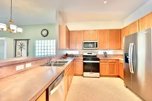 137 Canterbury Pl, Royal Palm Beach, FL 33414 - Photo 16