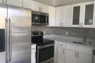 407 S Lakeside Dr, Lake Worth Beach, FL 33460 - Photo 2