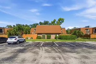 1438 Park Shore Cir, Fort Myers, FL 33901 - Photo 1