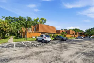 1438 Park Shore Cir, Fort Myers, FL 33901 - Photo 2