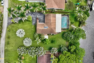 1362 SW Knollwood Dr, Palm City, FL 34990 - Photo 2