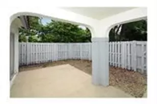 1371 Cottonwood Cir, Weston, FL 33326 - Photo 2