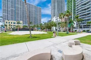 1750 N Bayshore Dr, Miami, FL 33132 - Photo 24