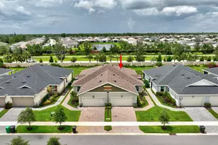 2057 SE Crosswood Wy, Port Saint Lucie, FL 34984 - Photo 2