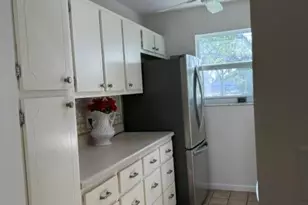 7293 W Oakridge Cir, Lake Worth, FL 33462 - Photo 2