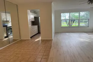 7293 W Oakridge Cir, Lake Worth, FL 33462 - Photo 10