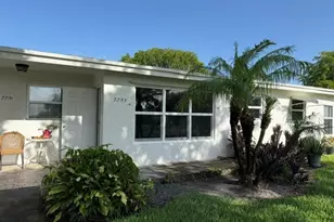 7293 W Oakridge Cir, Lake Worth, FL 33462 - Photo 1