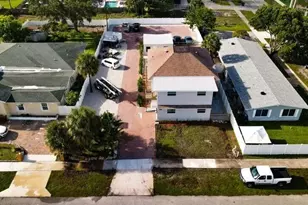 305 Cypress Dr, Lake Park, FL 33403 - Photo 10