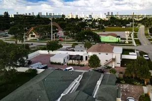305 Cypress Dr, Lake Park, FL 33403 - Photo 12