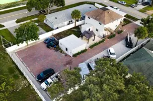 305 Cypress Dr, Lake Park, FL 33403 - Photo 14