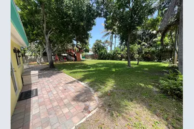 620 NE 9th Avenue, Boynton Beach, FL 33435 - Photo 16