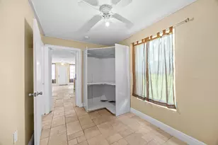 120 Pleasant Pl, Palm Springs, FL 33461 - Photo 8