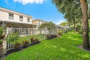 442 Capistrano Dr, Palm Beach Gardens, FL 33410 - Photo 10