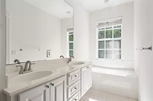442 Capistrano Dr, Palm Beach Gardens, FL 33410 - Photo 16