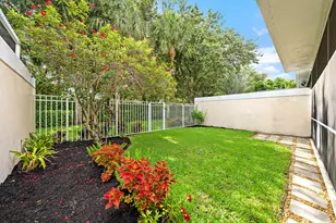 442 Capistrano Dr, Palm Beach Gardens, FL 33410 - Photo 10
