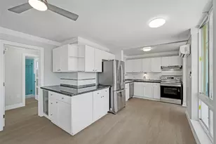 2400 NE 9th St, Fort Lauderdale, FL 33304 - Photo 2