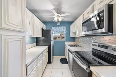 212 W High Point Terrace W #A, Delray Beach, FL 33445 - Photo 10