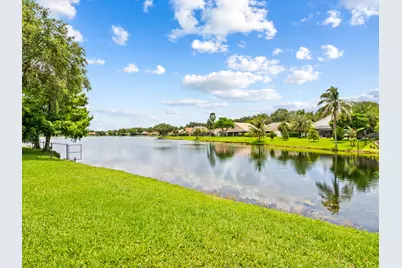 1750 W Oak Knoll Circle, Davie, FL 33324 - Photo 10