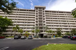 575 Oaks Ln, Pompano Beach, FL 33069 - Photo 2