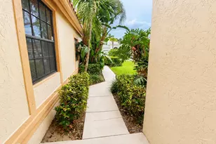 10139 Lexington Cir N, Boynton Beach, FL 33436 - Photo 2