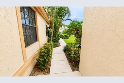10139 Lexington Circle N, Boynton Beach, FL 33436 - Photo 2