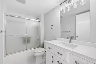 550 SW 137th Ave, Pembroke Pines, FL 33027 - Photo 20