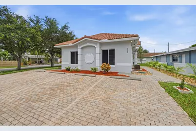 911 NE 12th Avenue, Pompano Beach, FL 33060 - Photo 1